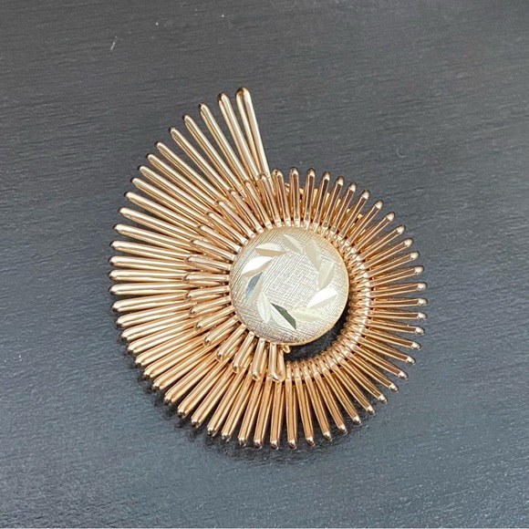 Vintage Western Germany Gold-tone Spiral Nautilus Scarf Clip - Picture 2 of 12